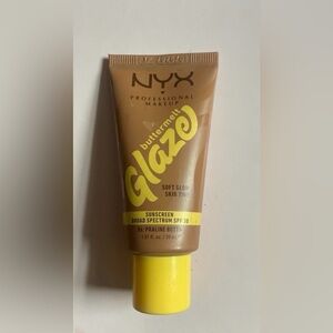 NYX Glaze Donut Soft Glow Tint Praline Butta